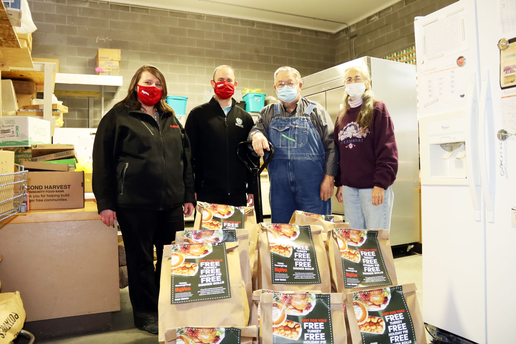 Hy-Vee donates Thanksgiving meals
